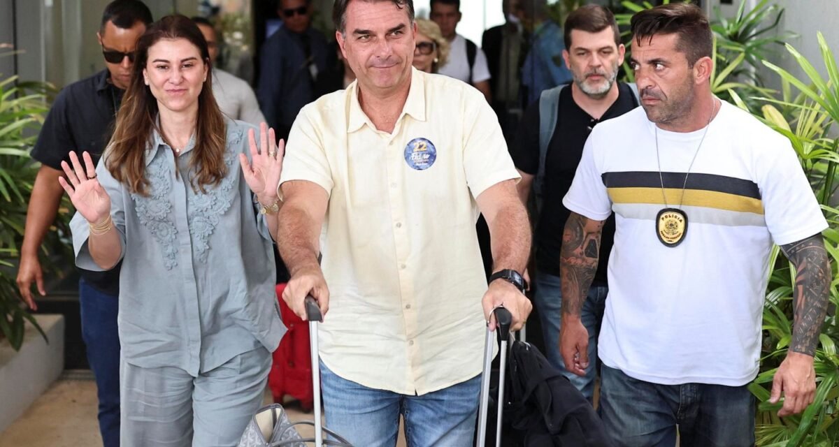 Ação Popular pede suspensão de salário do senador Flávio Bolsonaro
