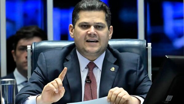 Alcolumbre anuncia sessões para discutir e votar fim da escala 6x1