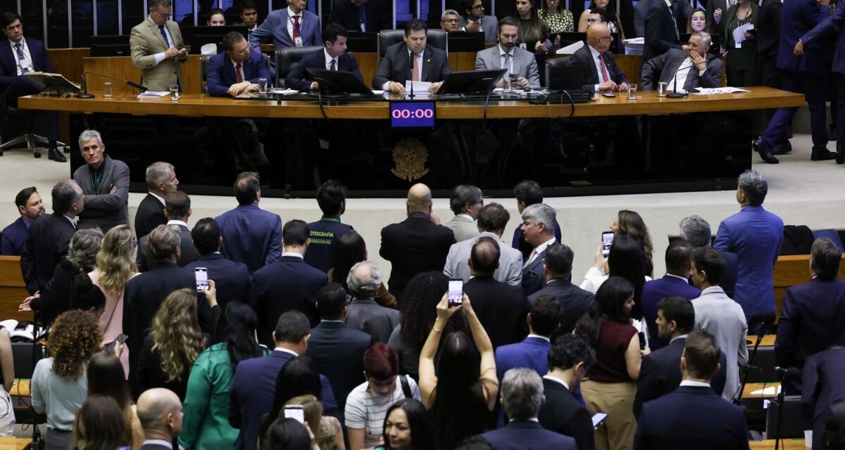 Alcolumbre marca votação da PEC pelo fim da 6x1 para quarta-feira