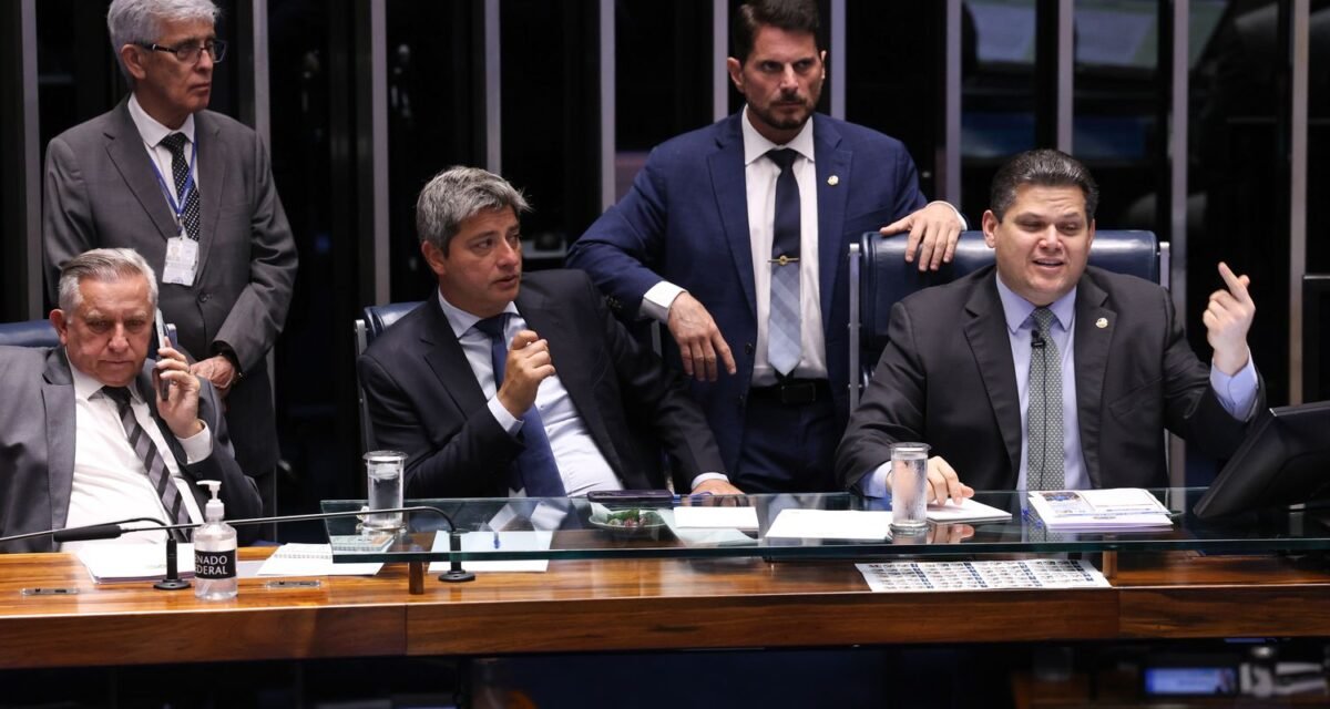 Alcolumbre retira PEC da Segurança Pública da pauta do Senado