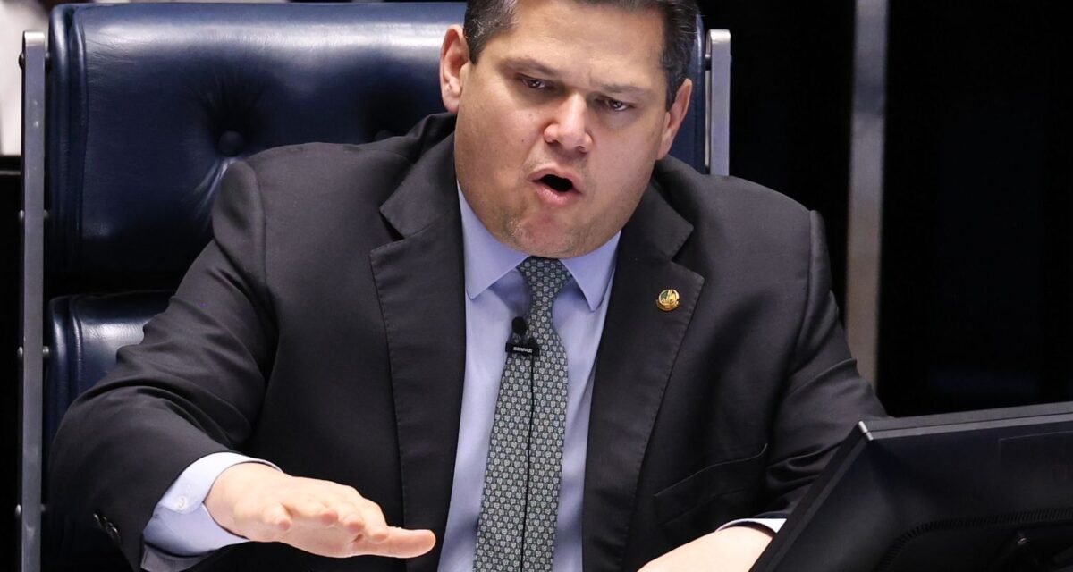 Alcolumbre vai promulgar fim da escala 6x1 nesta sexta
