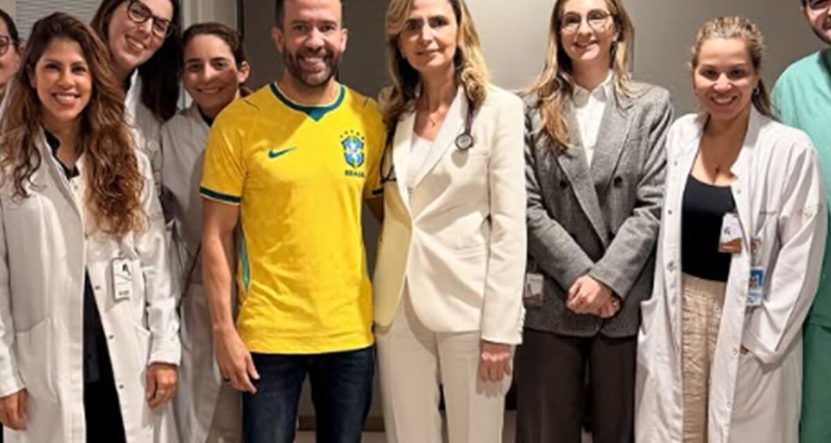 André Janones recebe alta e deixa hospital em São Paulo
