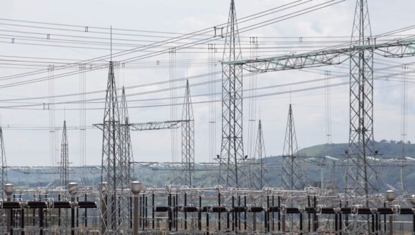 Aneel prevê três leilões de transmissão de energia em 2027