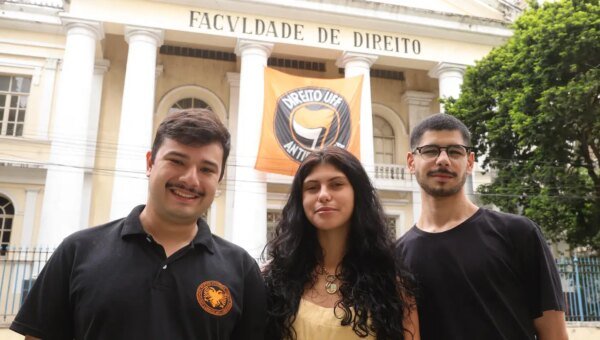Ato de estudantes da UFF deu pontapé em mobilização por virada de Lula