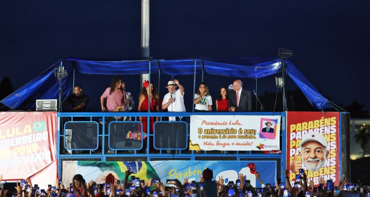 “Ato vergonhoso”, diz Lula sobre fuga de Flávio Bolsonaro