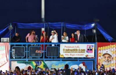 “Ato vergonhoso”, diz Lula sobre fuga de Flávio Bolsonaro