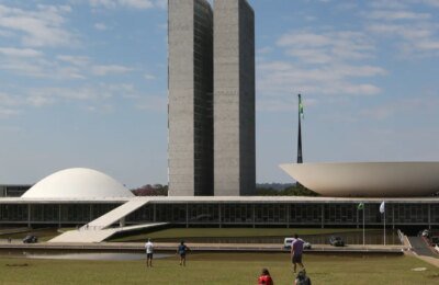 Calendário especial pode acelerar votação da PEC do fim da escala 6x1