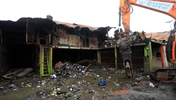 Ceagesp constrói estrutura provisória para atingidos por incêndio