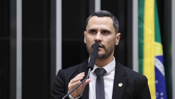 Cleitinho Azevedo é eleito governador de Minas Gerais no primeiro turn