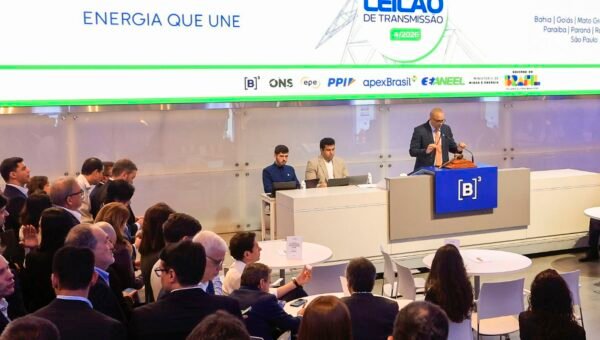 Com muita disputa, Aneel leiloou oito lotes de transmissão de energia