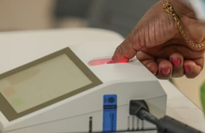 Conheça os governadores eleitos e os senadores mais votados