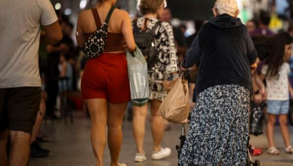 Corte amplo de gastos públicos afetaria área social, dizem economistas