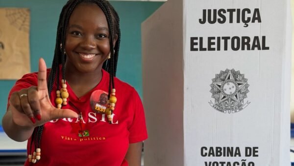 Deputada federal mais jovem eleita tem 21 anos e é de Minas Gerais