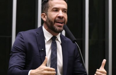 Deputado André Janones é internado com arritmia em São Paulo