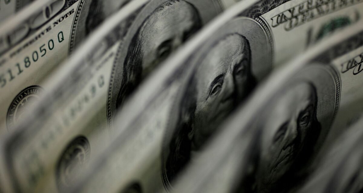 Dólar sobe 8,21%, e bolsa cai 13,88% após reeleição de Lula
