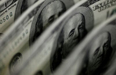 Dólar sobe 8,21%, e bolsa cai 13,88% após reeleição de Lula