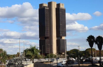 Economistas criticam usar corte de gastos para conter dívida pública
