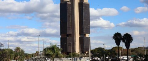 Economistas criticam usar corte de gastos para conter dívida pública