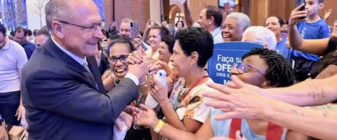 Em Aparecida, Alckmin pede isenção da Justiça Eleitoral