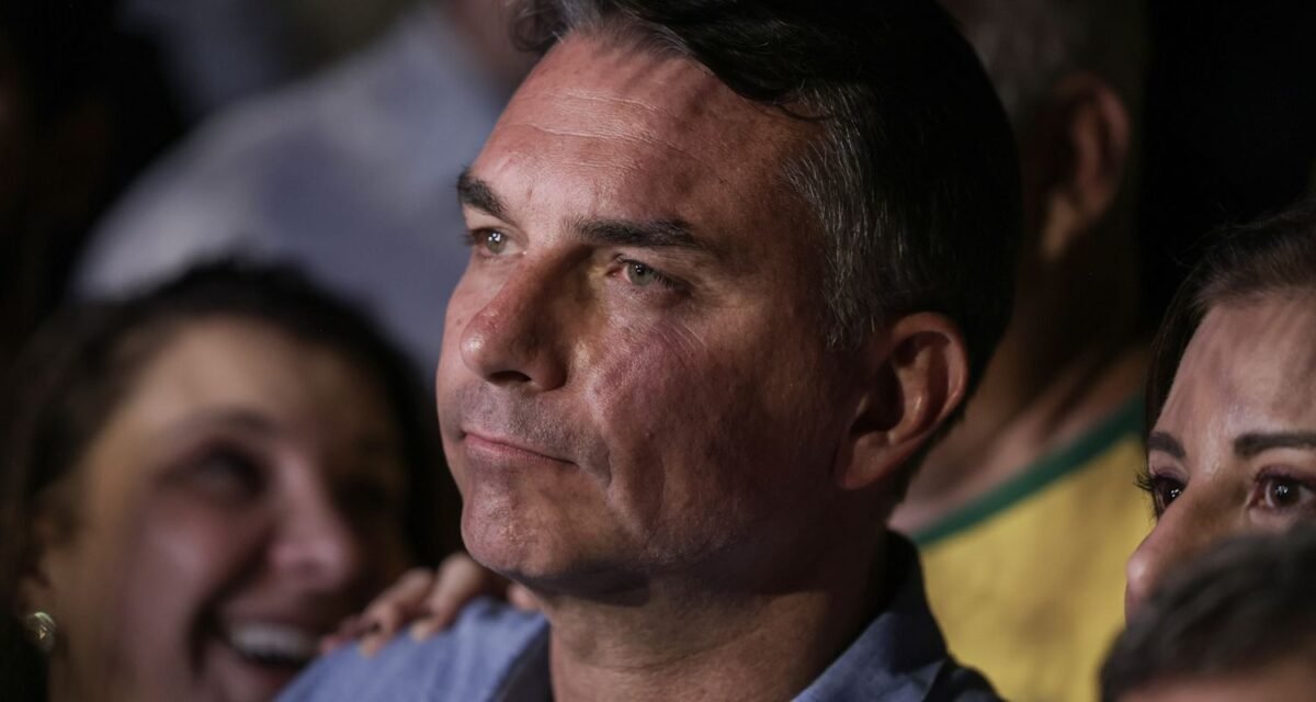 Em sabatina, Flávio não explica propostas e faz acusações sem provas