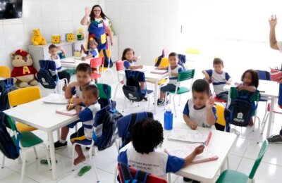 Escolha de livros didáticos para educação infantil começa nesta terça