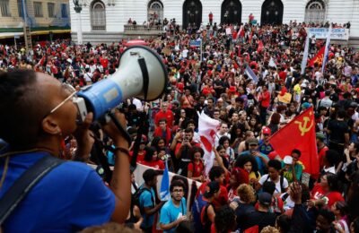 Estudantes fazem atos pelo país em apoio a Lula