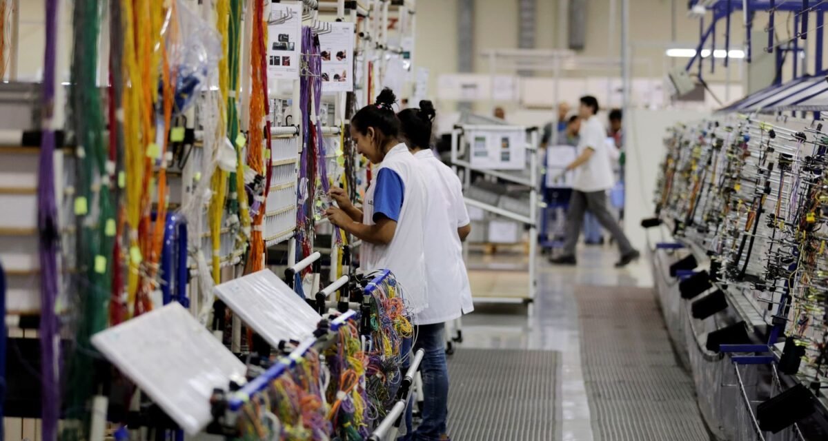 Faturamento da indústria cai 3,5% em agosto, informa CNI