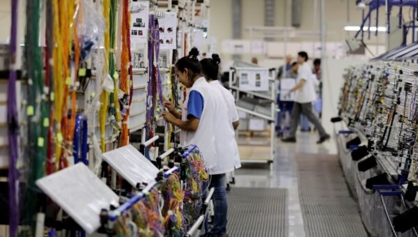 Faturamento da indústria cai 3,5% em agosto, informa CNI