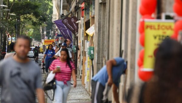 Fim da escala 6x1 traz esperança de mais tempo para família e saúde