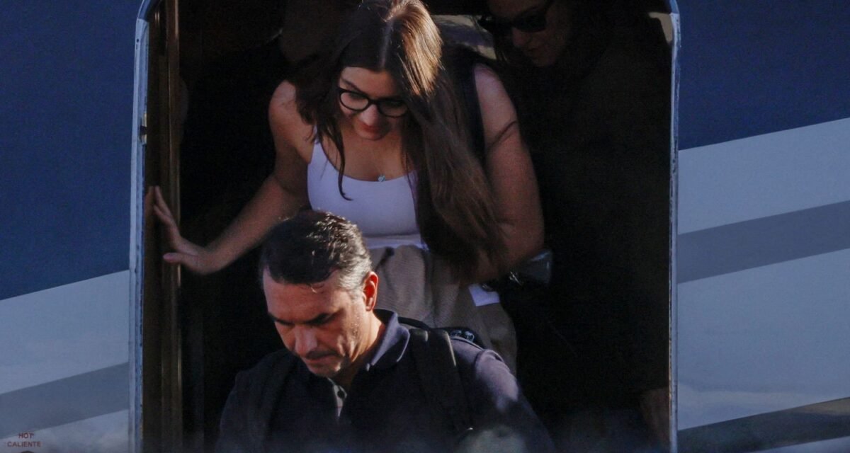 Flávio Bolsonaro chega aos Estados Unidos depois de fugir do Brasil