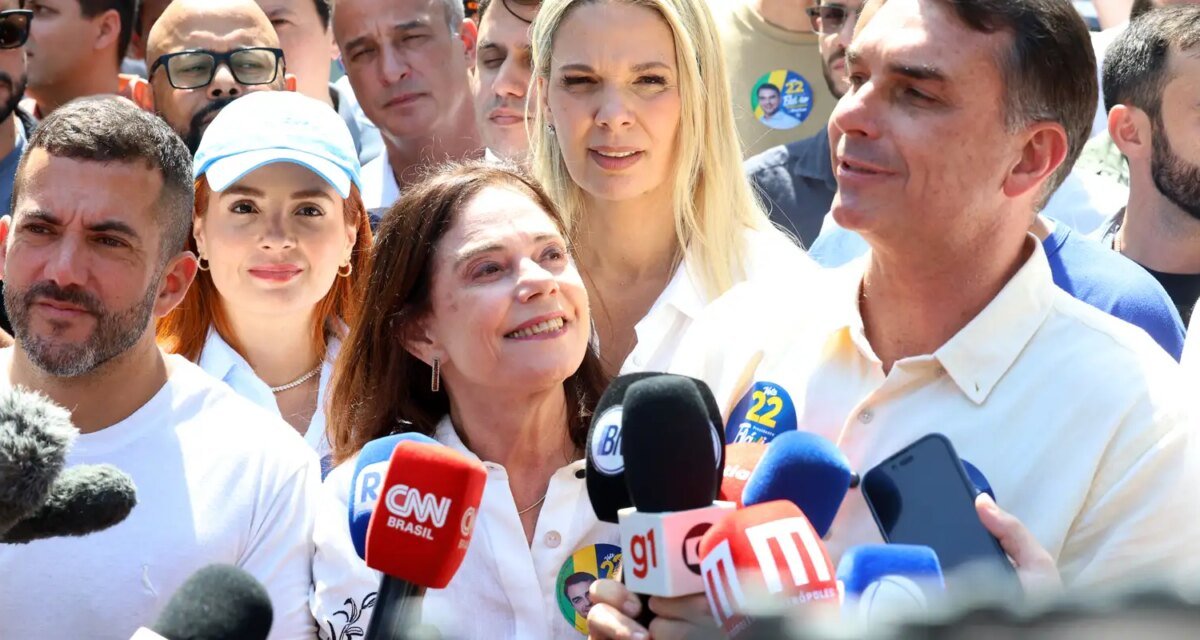 Flávio Bolsonaro diz que vai manter Bolsa Família e Farmácia Popular