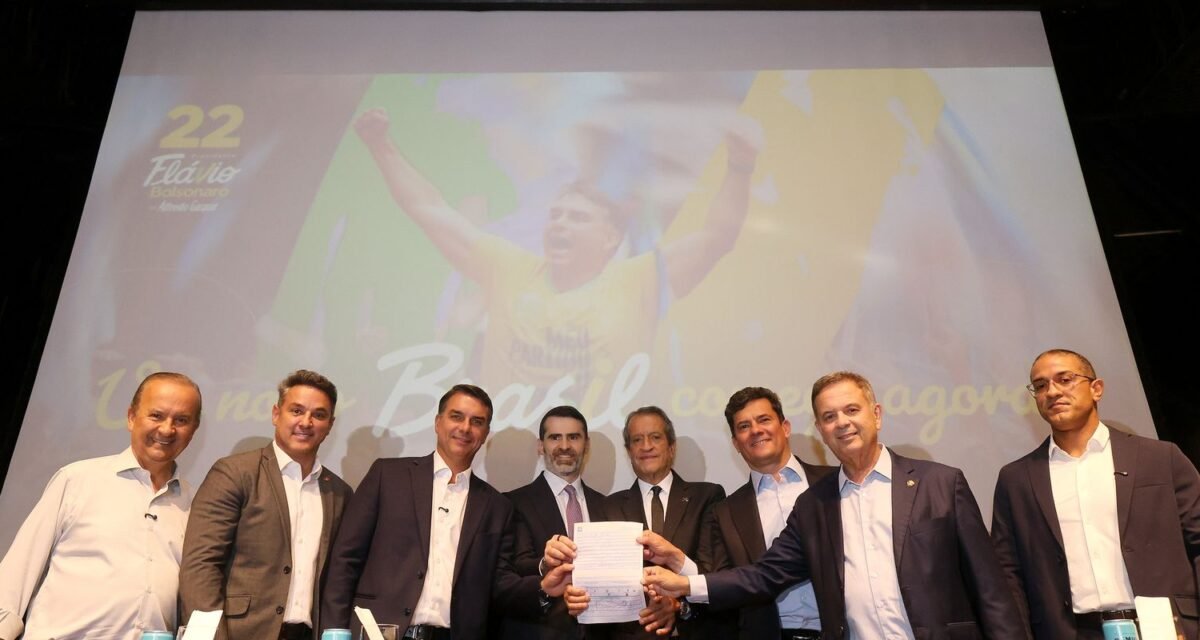 Flávio Bolsonaro recebe apoio de governadores eleitos e Cury