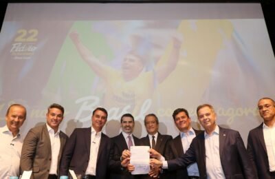 Flávio Bolsonaro recebe apoio de governadores eleitos e Cury
