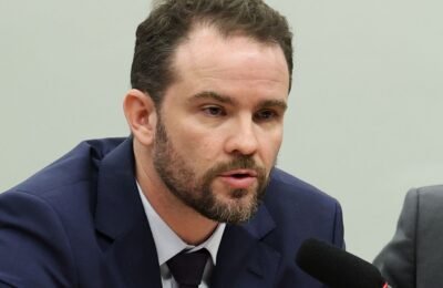 Governo buscará cumprir meta fiscal com diálogo, diz Durigan