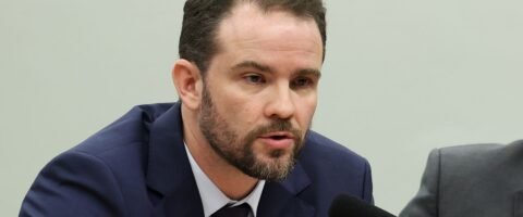Governo buscará cumprir meta fiscal com diálogo, diz Durigan