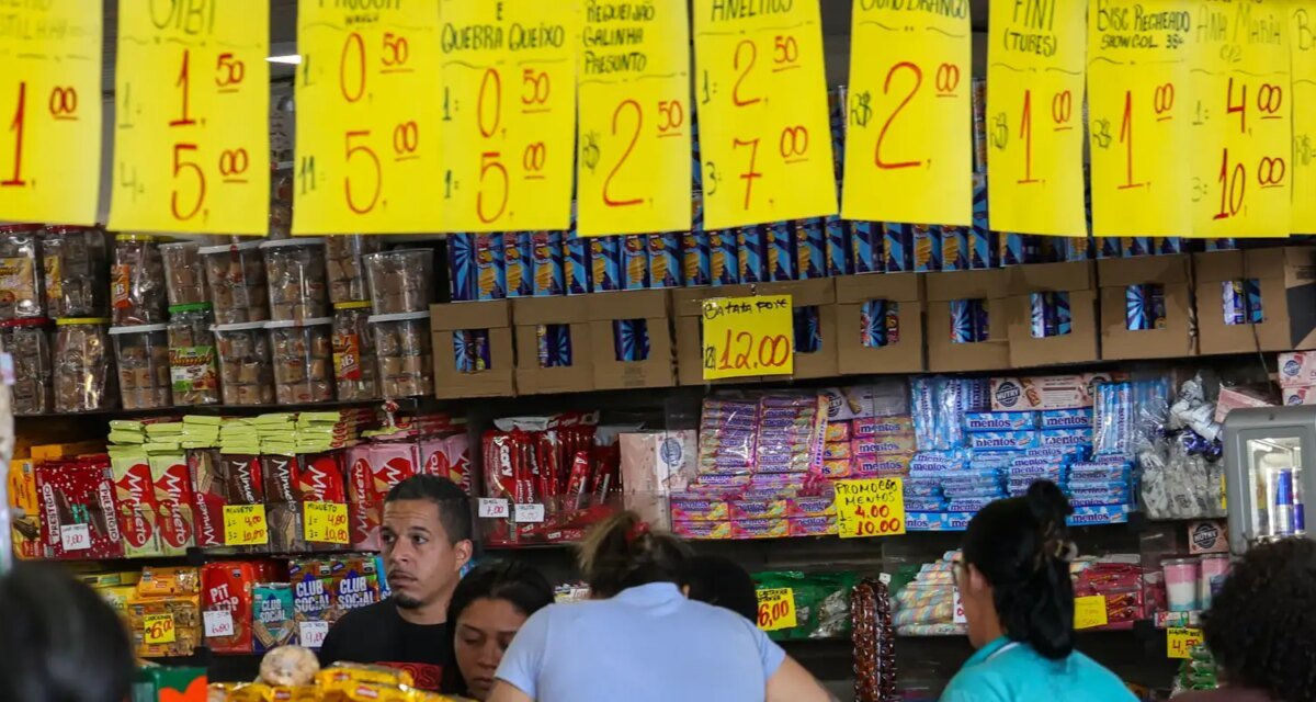 Governo prevê crédito a empresas afetadas por fim da 6x1, diz Durigan