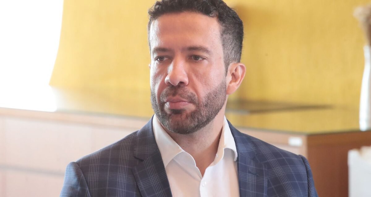 Janones poderá ter alta em 48 horas, diz boletim médico