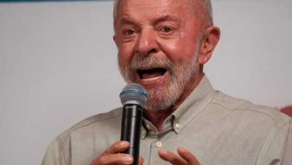 Lula aceita proposta de Flávio para quebra de sigilo bancário
