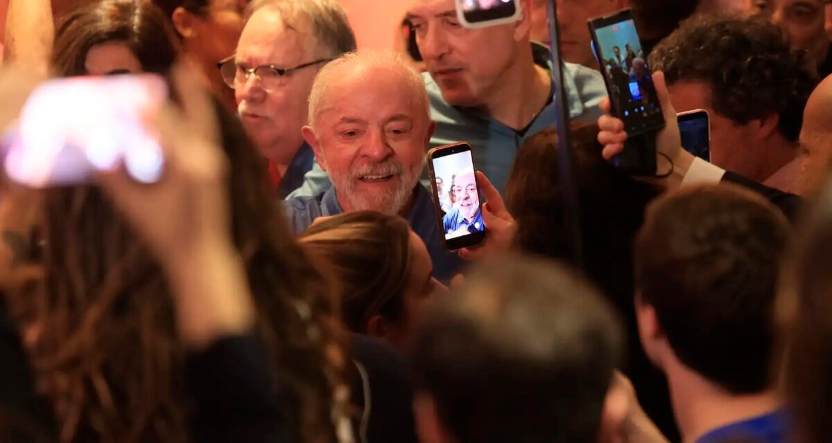 Lula agradece votos e diz que teve de vencer intromissão vinda de fora