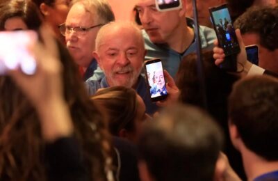 Lula agradece votos e diz que teve de vencer intromissão vinda de fora