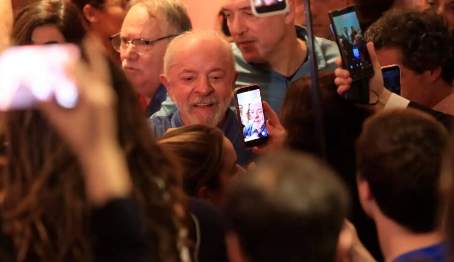 Lula agradece votos e diz que teve de vencer intromissão vinda de fora