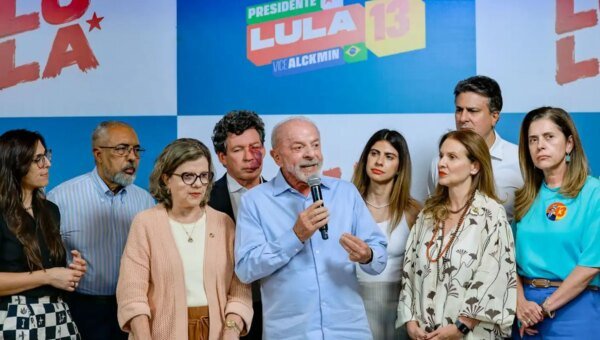 Lula celebra avanço do fim da 6x1 e defende investimento público