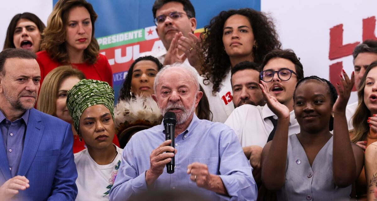 Lula cobra Flávio Bolsonaro sobre apoio ao fim da escala 6x1