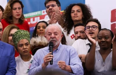 Lula cobra Flávio Bolsonaro sobre apoio ao fim da escala 6x1