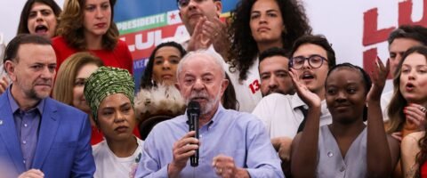 Lula cobra Flávio Bolsonaro sobre apoio ao fim da escala 6x1