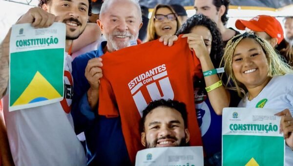 Lula garante versão universitária do “Pé de Meia” caso seja reeleito