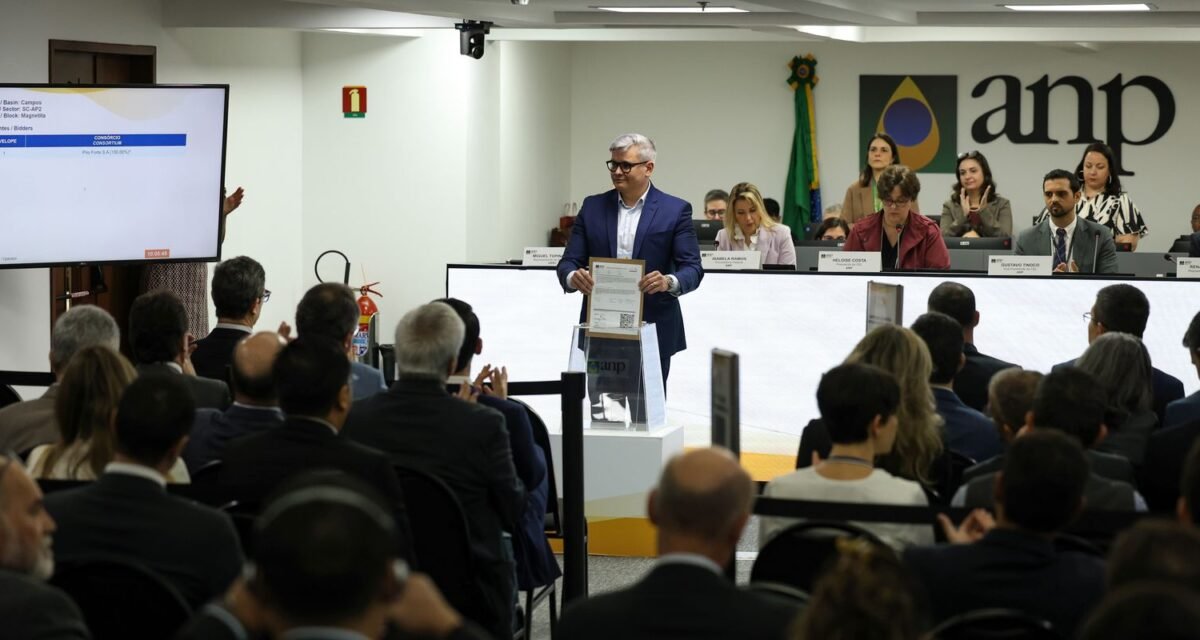 Maior leilão do pré-sal termina com sete dos 13 blocos arrematados