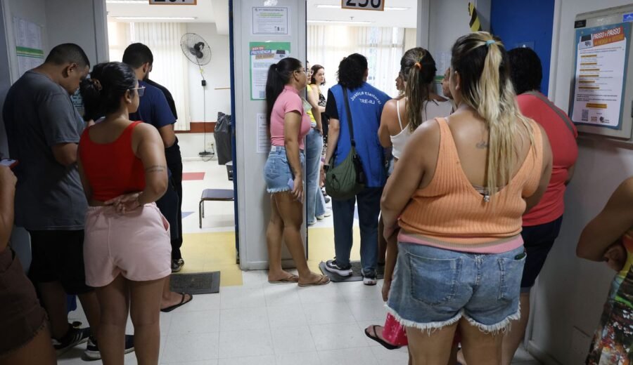 Moradores da Maré se mobilizam para divulgar locais de votação