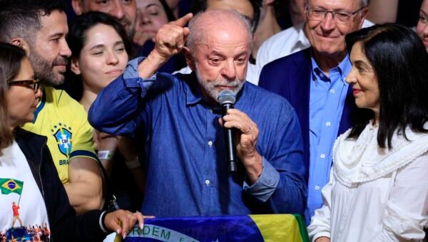 Motta e Alcolumbre, líderes do Congresso Nacional, parabenizam Lula