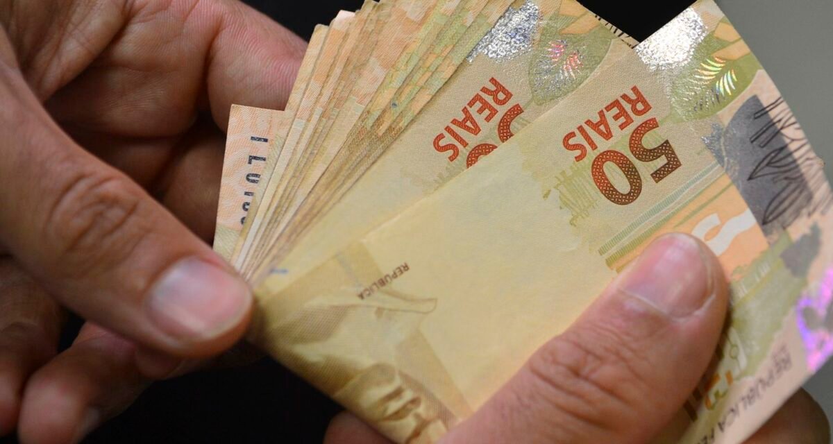 Número de superendividados no Brasil cresceu 75% em cinco anos, diz BC
